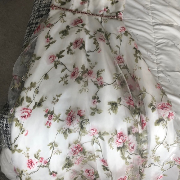 Floral gown🌺 - Picture 6 of 7